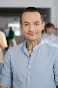 Marcin Józefaciuk – kim jest ekspert z programu TVN Nastolatki rządzą… kasą?