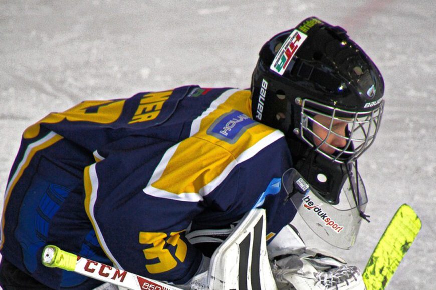 Seksizm w Eurosporcie? Kobiecy hokej nieporywający, bo „hokeistki ubierają maski”