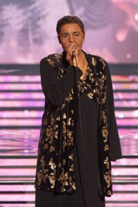 Czarnoskóra Cesaria Evora w drugim odcinku Twoja twarz brzmi znajomo