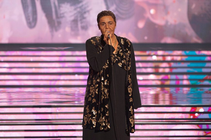 Czarnoskóra Cesaria Evora w drugim odcinku Twoja twarz brzmi znajomo